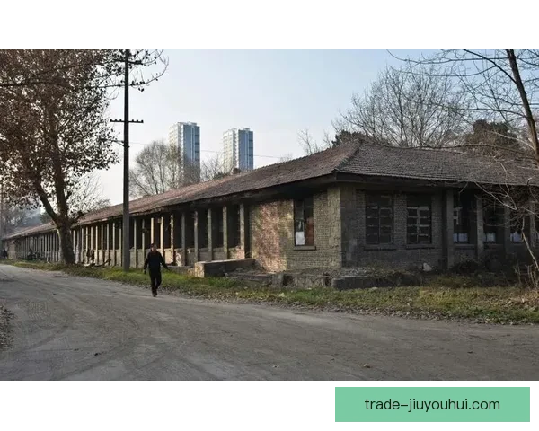 梅迪纳在朗斯防线拼抢凶悍展现铁血防守风采